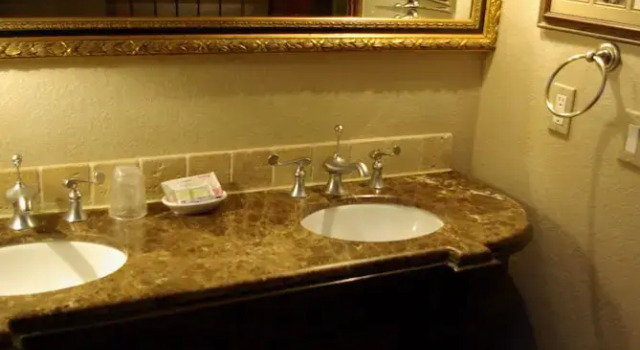 Номер Deluxe Arrowhead Manor Bed & Breakfast Inn & Event Center