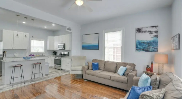 Коттедж 4 Blocks to Beach! Family-friendly Galveston Home