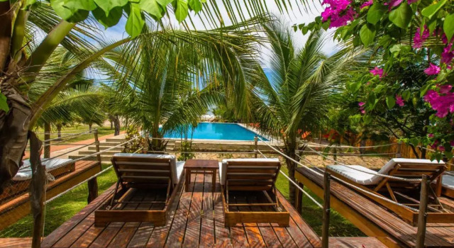 Deluxe Suite Hotel Punta Camarón Bungalows & Suites