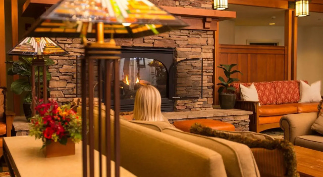 Avila Village Inn, Забронировать Отель Авила-Бич Pismo Beach and Vicinity, рядом с Центр морской флоры и фауны в Авила-Бич