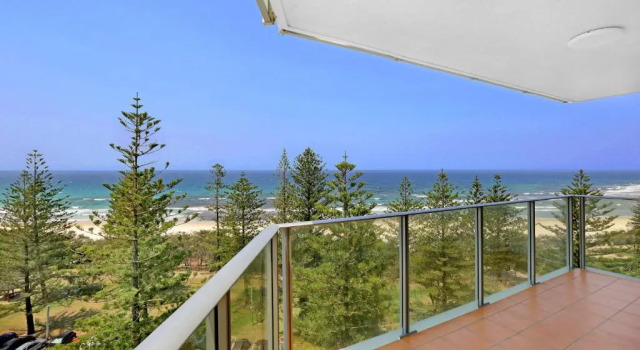Апартаменты Deluxe Pacific Regis Beachfront Holiday Apartments