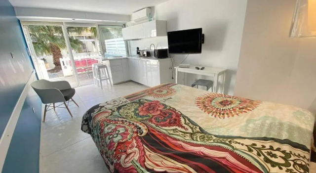 Апартаменты Village Naturiste Studio en RDJ ,Piscine ,Parking