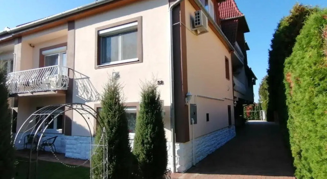 Magdalena Apartmanház, Book Hotel Hoteller i Western Transdanubia med parkering, Parkering