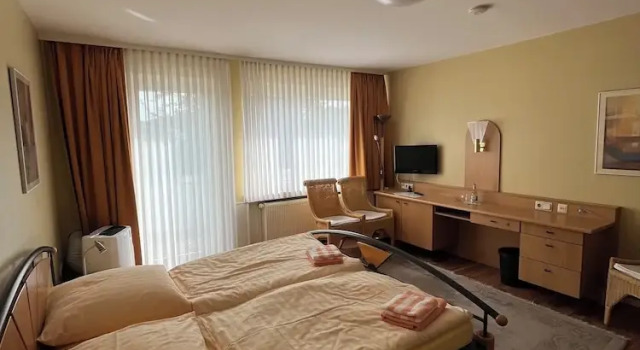 Red Dot Tobias, Rezervați Hotel Hamm Ruhr area
