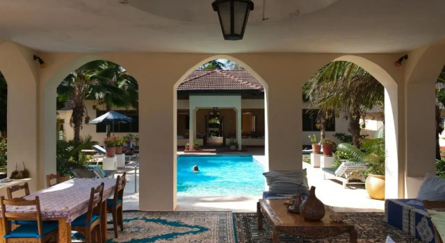 Sawa Sawa Beach House, Book Hotel Msambweni 