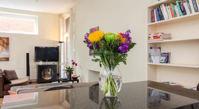 Kensington 2 Bedroom Home, Забронировать Дом для отпуска Коттеджи Лондона, рядом с Кенсингтонский дворец, Коттедж