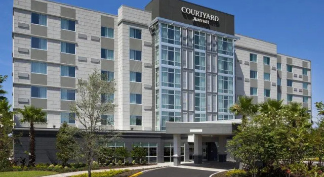 Кровать в общем номере Courtyard by Marriott Orlando South/Grande Lakes Area