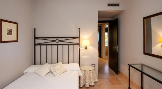 Apartahotel Suites Vila Birdie, Buchen Sie Aparthotel SPA-Hotels in Oberampurien, SPA