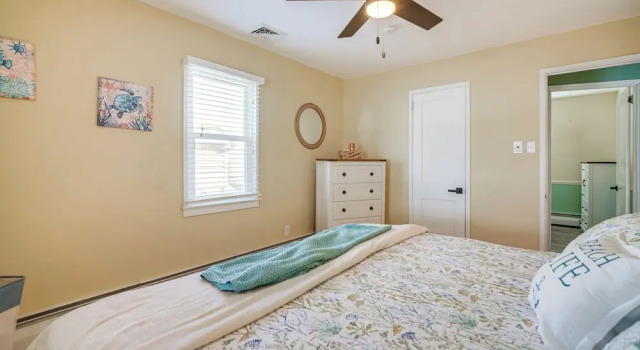 1 Block to Brigantine Beach: Breezy Home w/ Patio!, Забронировать Дом для отпуска Бригантин Джерси-Шор