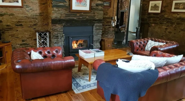 Redwood Studio - Adults Only, Book Pension  
