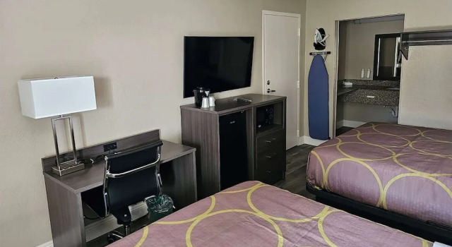 Четырёхместный номер Standard Super 8 by Wyndham Metairie