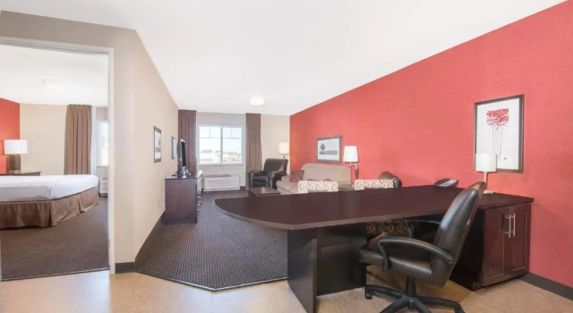 Двухместный люкс Standard Hawthorn Suites by Wyndham Williston