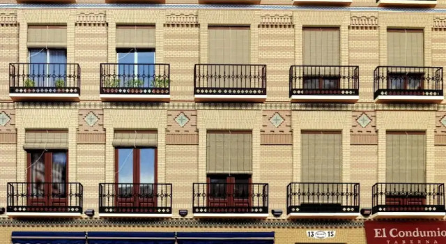 18 Torres, Забронировать Отель Отели Сарагосы с парковкой, рядом с Парафия Сан-Мигель-де-лос-Наваррос, Парковка