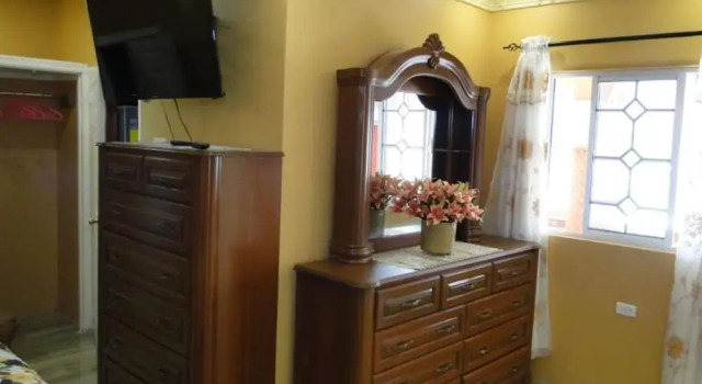 Immaculate 2-bed House in Greater Portmore, Rezerwuj Hotel Portmore Jamajka