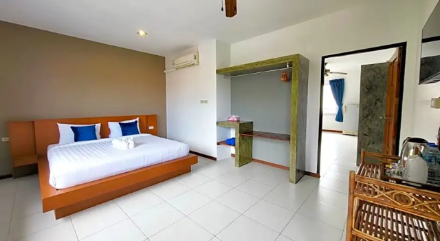 Четырёхместный номер Standard с балконом Blue Palm Kata Resort