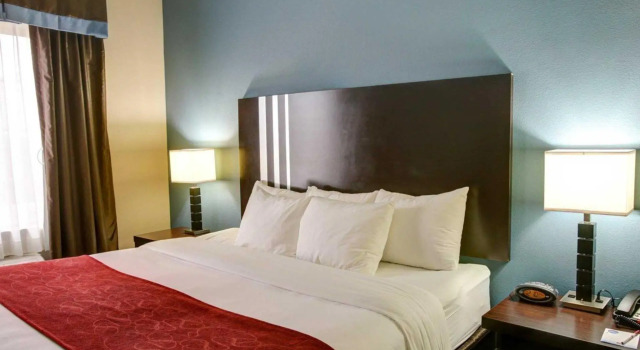 Люкс Comfort Suites Bastrop