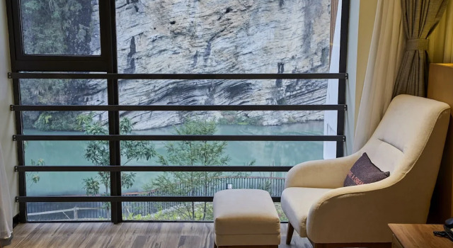 Люкс с видом на воду Spring Posh Roadsun International Hotel & Resort