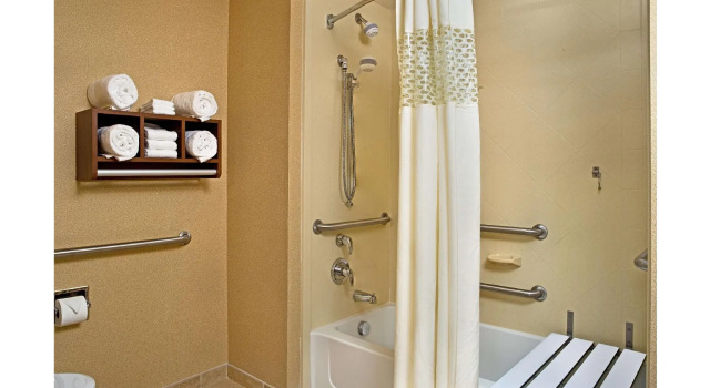 Четырёхместный номер Standard Hampton Inn & Suites Pittsburgh-Meadow Lands