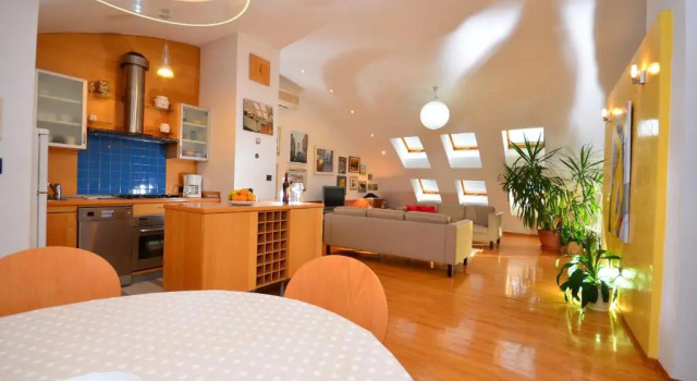 Апартаменты Penthouse apartment with private parking