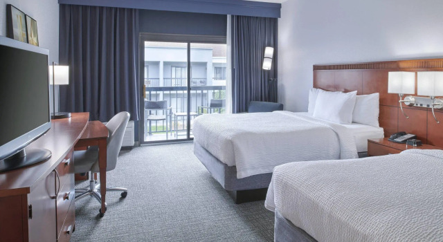 Четырёхместный номер Standard Courtyard by Marriott Detroit Troy
