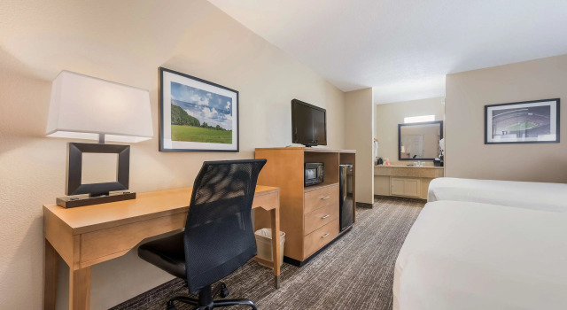 Четырёхместный номер Standard Best Western University Inn