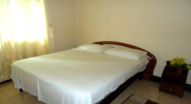 Lions Den Hotel