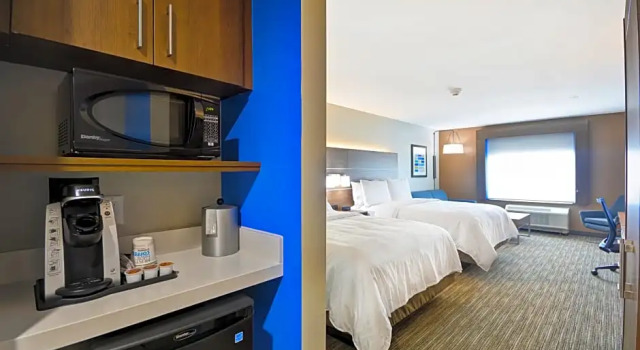 Четырёхместный люкс c 1 комнатой Holiday Inn Express & Suites - Houston NASA - Boardwalk Area by IHG