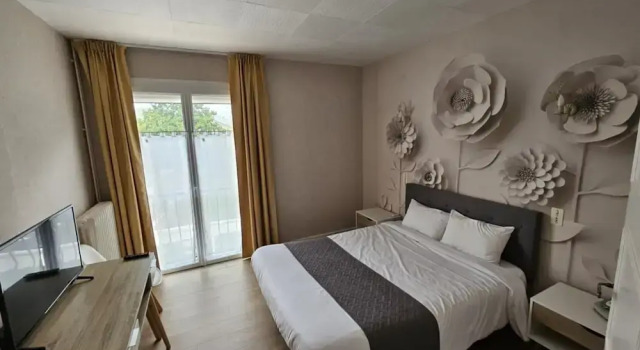 Одноместный номер Economy c 1 комнатой с балконом Hotel du Commerce Chez Stéphane