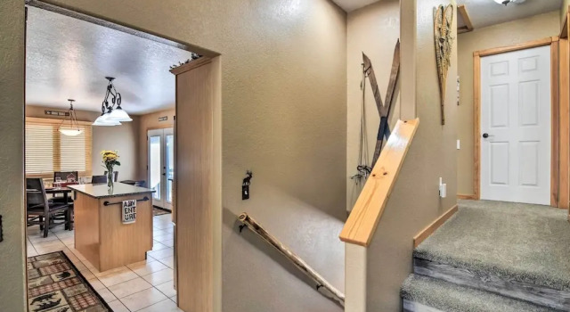 Коттедж Family-friendly Home w/ Hot Tub: 1 Mi to Dtwn