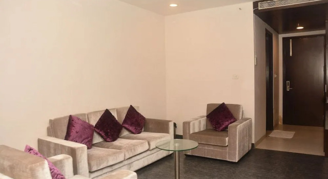 Sai Mukut Service Apartment, Забронировать Апартаменты/квартира Отели штата Махараштры с бассейном, Бассейн