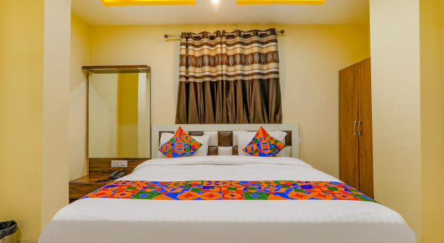 Номер Standard FabHotel Shree Galaxy