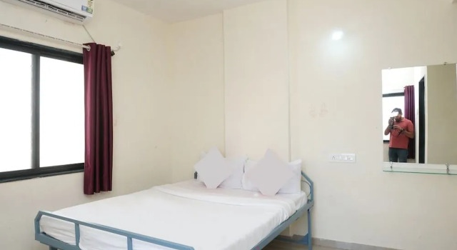 SPOT ON 37095 Sai Sidhi Lodge