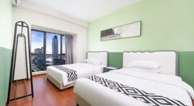 Люкс с 3 комнатами с балконом Weige Theme Apartment (Guangzhou Pazhou Exhibition Center)
