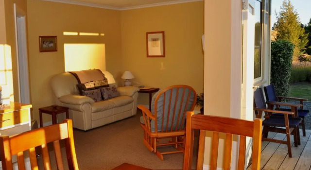 Blue Thistle Cottages, Забронировать Отель Отели Те-Анау с парковкой, Парковка