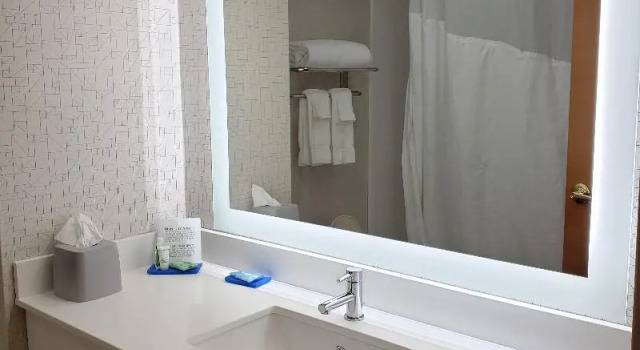 Номер Standard Holiday Inn Express Edgewood-Aberdeen-Bel Air