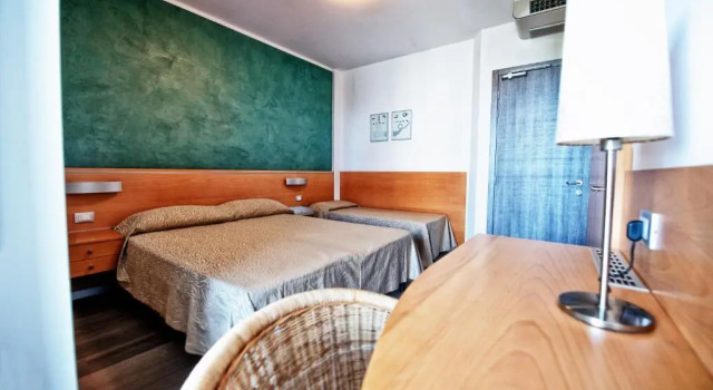 Трёхместный номер Standard Hotel Bella Venezia Mare