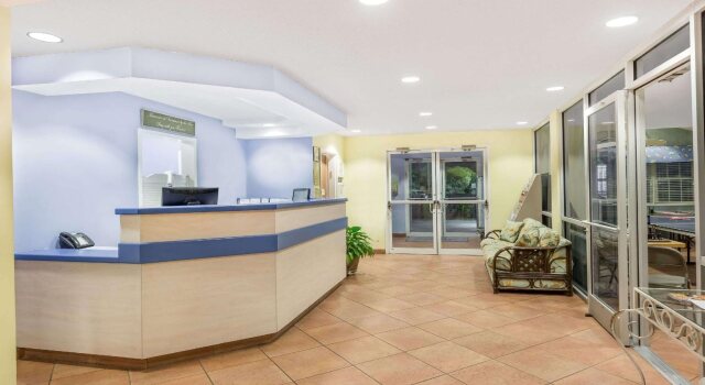 The Windstar Hotel - Carolina Beach, Забронировать Отель Каролина-бич Уилмингтон