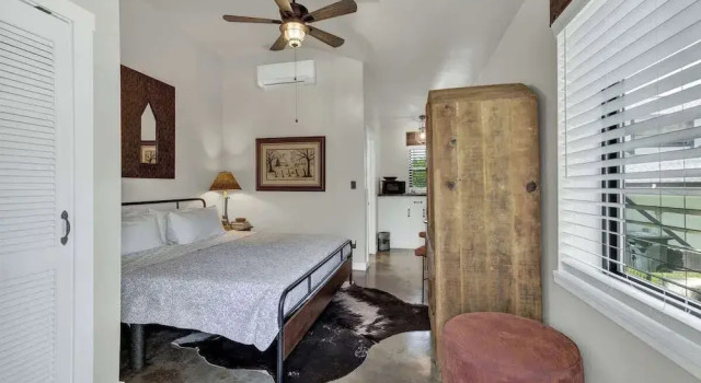 Tejas Suite Walking Distance to Main St!, Забронировать Дом для отпуска Фредериксберг Texas Wine Country, рядом с Театр Rockbox