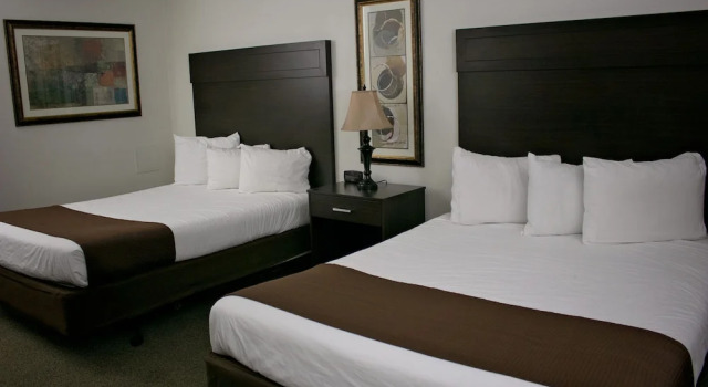 Четырёхместный номер Standard White Pine Motel