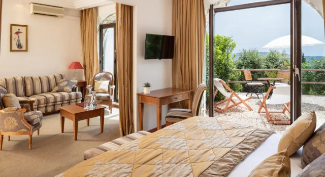 Полулюкс Hostellerie Le Baou