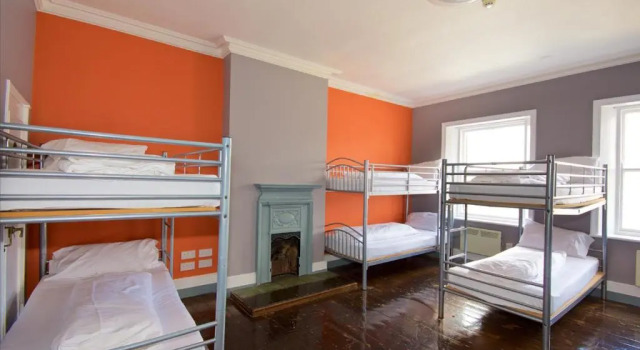 Кровать в общем номере (женский номер) Albatross Hostel