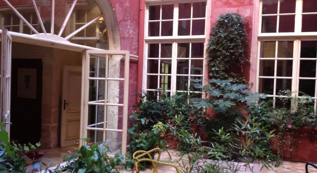 Hôtel Amphithéâtre, Забронировать Отель Отели Арля с парковкой, Парковка