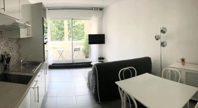 Charmant studio, centre-ville, Забронировать Отель Отели Осер с парковкой, рядом с Музей Леблан-Дювернуа, Парковка
