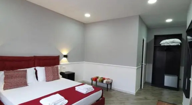 Dimorra Boutique Rooms, Забронировать Бутик-отель Отели Неаполя с парковкой, рядом с Кафедральный собор Неаполя, Парковка