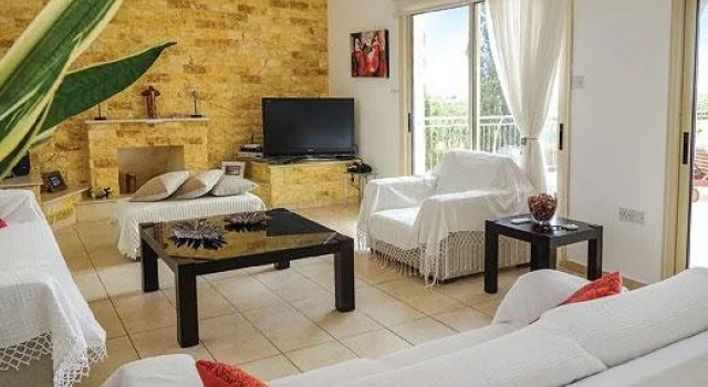 Michelle Marie, Boek Hotel Peyia Paphos