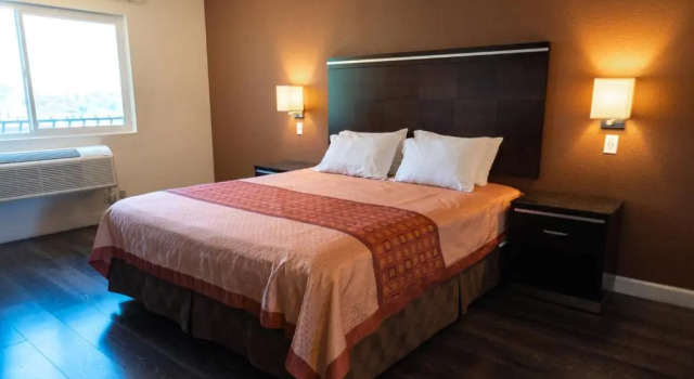 Номер Deluxe Maywood Inn
