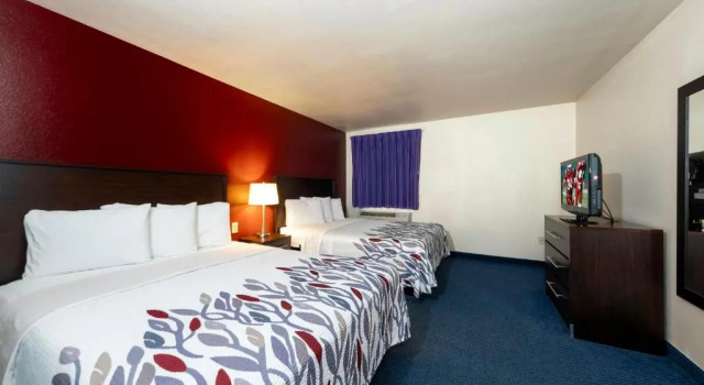 Четырёхместный номер Superior Spark by Hilton St Robert Fort Leonard Wood