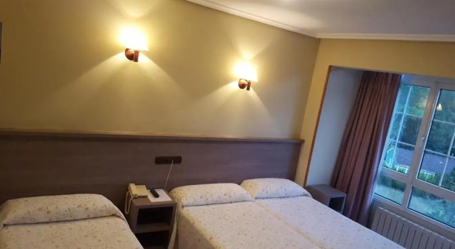 Трёхместный номер Standard Hotel Naranjo De Bulnes