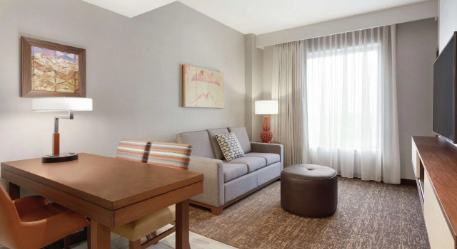 Четырёхместный люкс с 2 комнатами Embassy Suites By Hilton South Jordan Salt Lake City