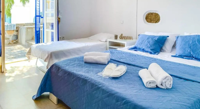 Blue & White: An Absolute Aegean dream house